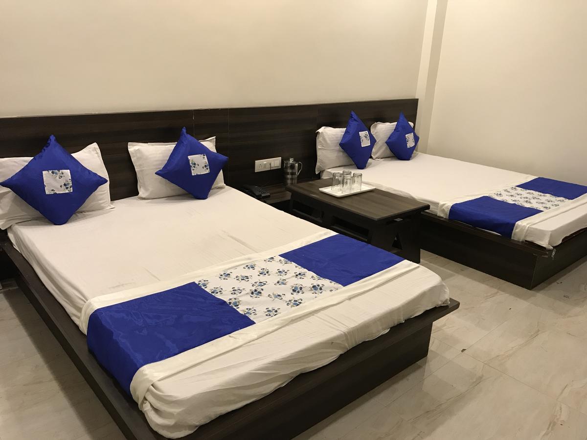 Hotel City Palace Уджайн Екстериор снимка