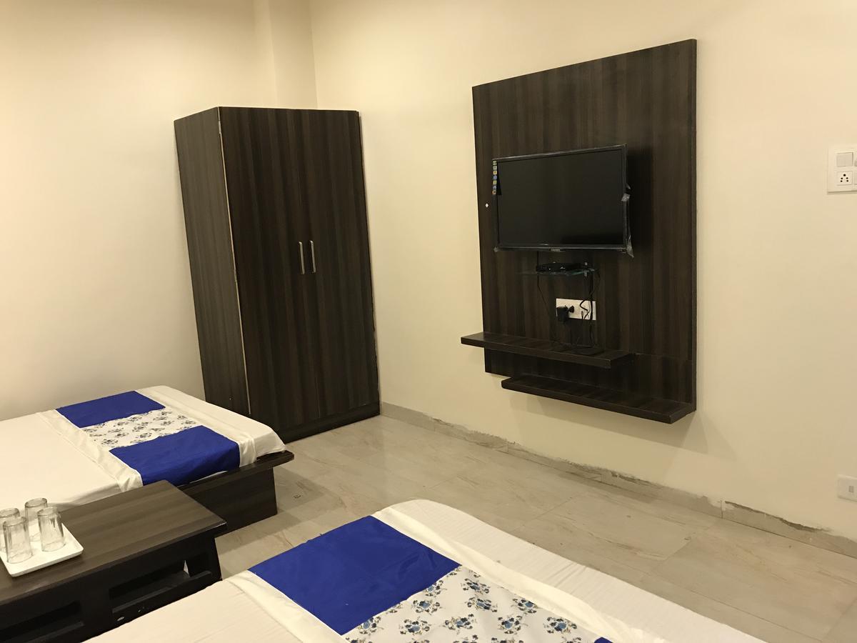 Hotel City Palace Уджайн Екстериор снимка