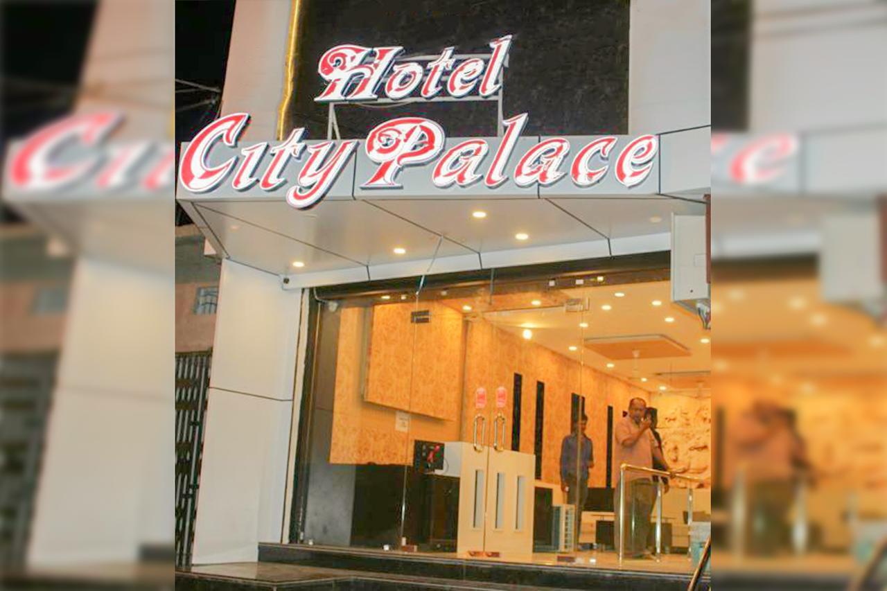Hotel City Palace Уджайн Екстериор снимка
